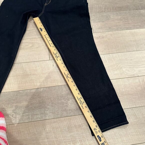 OLD NAVY WOMENS DARK BLUE CURVY PROFILE JEANS SIZE 18 REGULAR - Picture 3 of 9